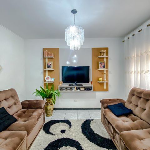 Casa à venda com 95m², 2 quartos e 2 vagasSala