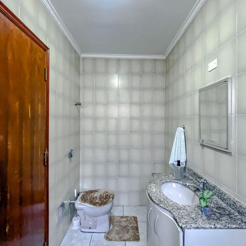Casa à venda com 95m², 2 quartos e 2 vagasBanheiro da Suíte 2