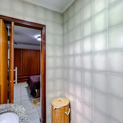 Casa à venda com 95m², 2 quartos e 2 vagasBanheiro da Suíte 1