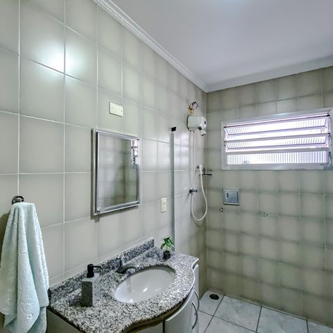 Casa à venda com 95m², 2 quartos e 2 vagasBanheiro da Suíte 2
