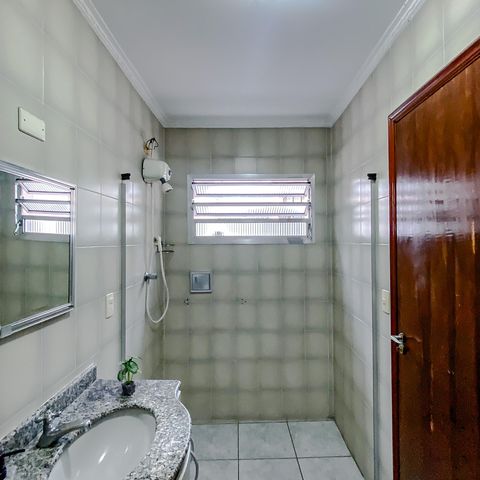 Casa à venda com 95m², 2 quartos e 2 vagasBanheiro da Suíte 2