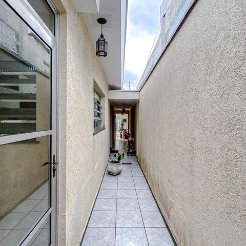 Casa à venda com 95m², 2 quartos e 2 vagasÁrea externa