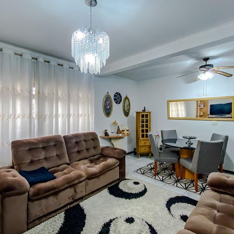 Casa à venda com 95m², 2 quartos e 2 vagasSala