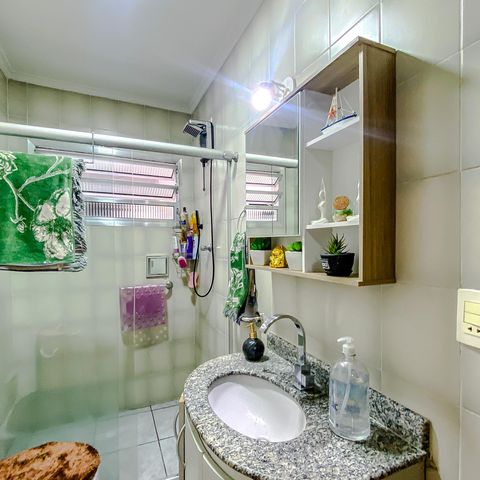 Casa à venda com 95m², 2 quartos e 2 vagasBanheiro da Suíte 1