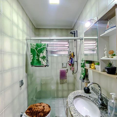 Casa à venda com 95m², 2 quartos e 2 vagasBanheiro da Suíte 1