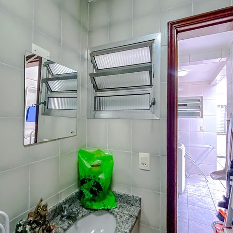 Casa à venda com 95m², 2 quartos e 2 vagasBanheiro Social