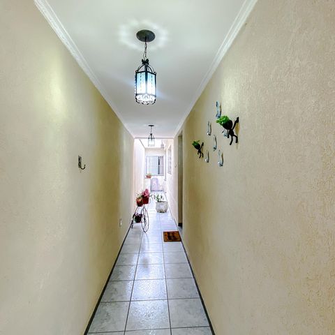 Casa à venda com 95m², 2 quartos e 2 vagasÁrea externa