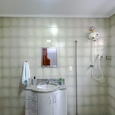 Casa à venda com 95m², 2 quartos e 2 vagasBanheiro da Suíte 2