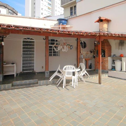 Casa para alugar com 420m², 5 quartos e 4 vagasQuintal