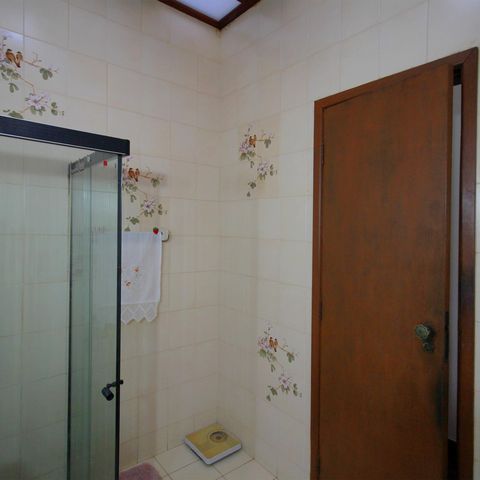 Casa para alugar com 420m², 5 quartos e 4 vagasBanheiro