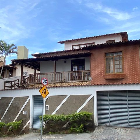 Casa para alugar com 420m², 5 quartos e 4 vagas Casa para alugar com 420m², 5 quartos e 4 vagasFachada
