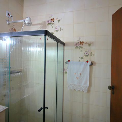 Casa para alugar com 420m², 5 quartos e 4 vagasBanheiro
