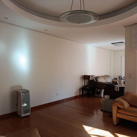 Casa à venda com 248m², 3 quartos e 2 vagas Casa à venda com 248m², 3 quartos e 2 vagasSala