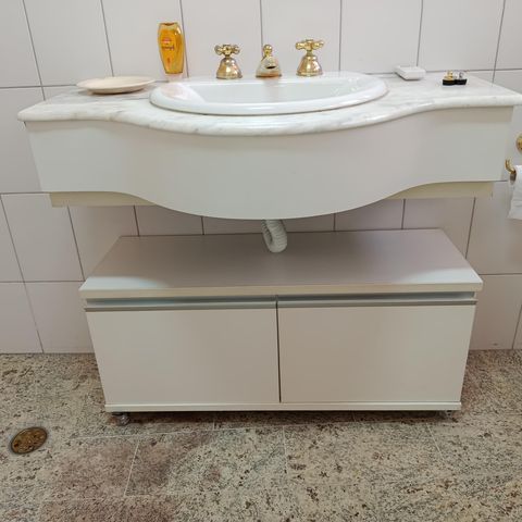 Casa à venda com 248m², 3 quartos e 2 vagas Casa à venda com 248m², 3 quartos e 2 vagasBanheiro da Suíte