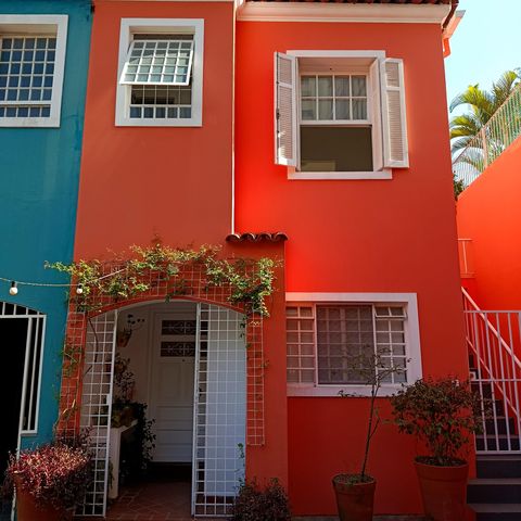 Casa à venda com 248m², 3 quartos e 2 vagas Casa à venda com 248m², 3 quartos e 2 vagasFachada