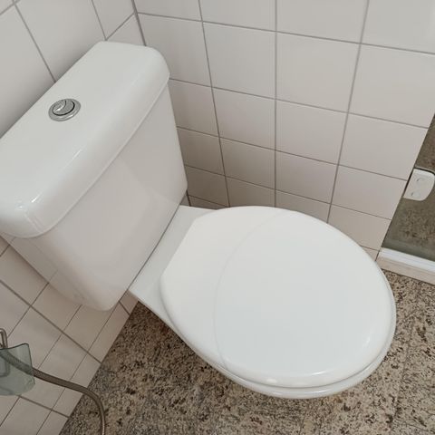 Casa à venda com 248m², 3 quartos e 2 vagas Casa à venda com 248m², 3 quartos e 2 vagasEdícula /Banheiro