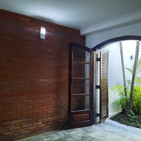 Casa à venda com 220m², 3 quartos e 3 vagas