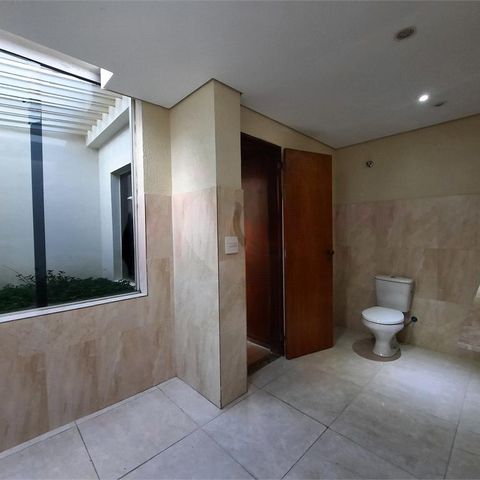 Casa à venda com 220m², 3 quartos e 3 vagas