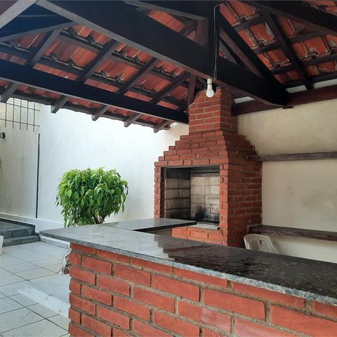 Casa à venda com 220m², 3 quartos e 3 vagas