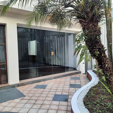 Casa à venda com 220m², 3 quartos e 3 vagas