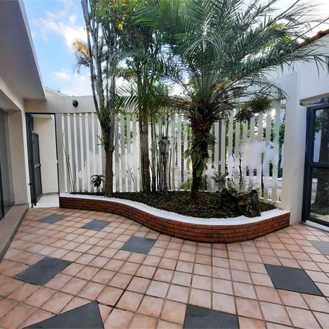 Casa à venda com 220m², 3 quartos e 3 vagas