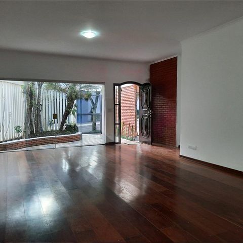 Casa à venda com 220m², 3 quartos e 3 vagas