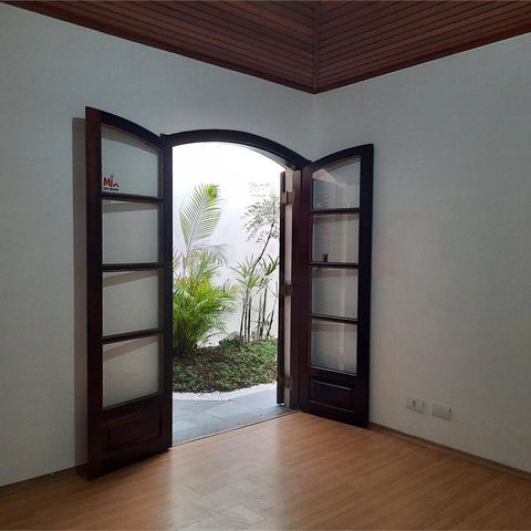 Casa à venda com 220m², 3 quartos e 3 vagas