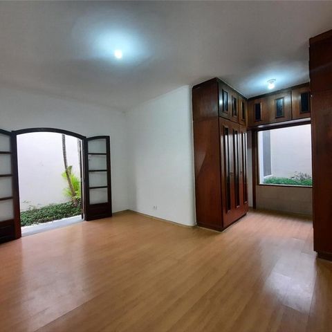 Casa à venda com 220m², 3 quartos e 3 vagas