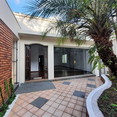 Casa à venda com 220m², 3 quartos e 3 vagas