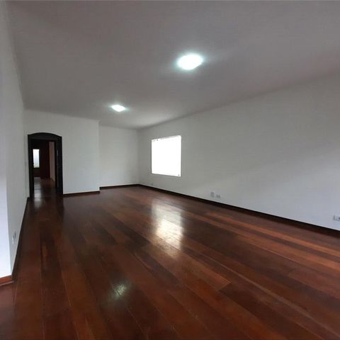 Casa à venda com 220m², 3 quartos e 3 vagas