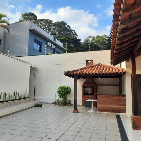 Casa à venda com 220m², 3 quartos e 3 vagas