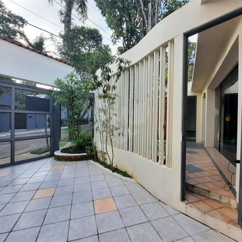 Casa à venda com 220m², 3 quartos e 3 vagas