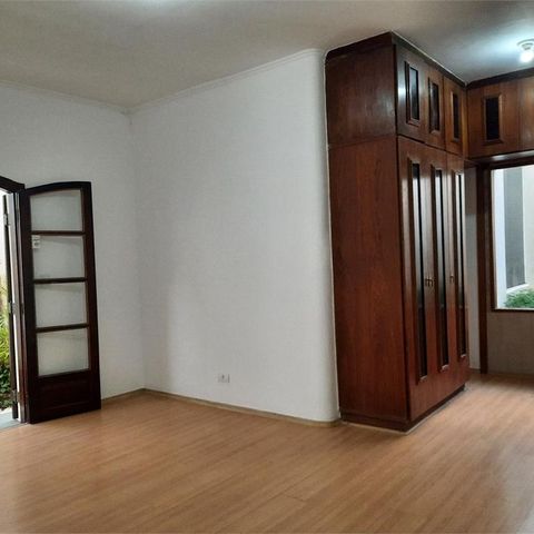 Casa à venda com 220m², 3 quartos e 3 vagas