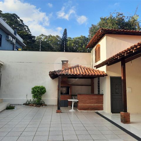 Casa à venda com 220m², 3 quartos e 3 vagas