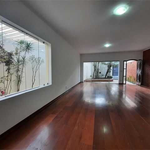 Casa à venda com 220m², 3 quartos e 3 vagas