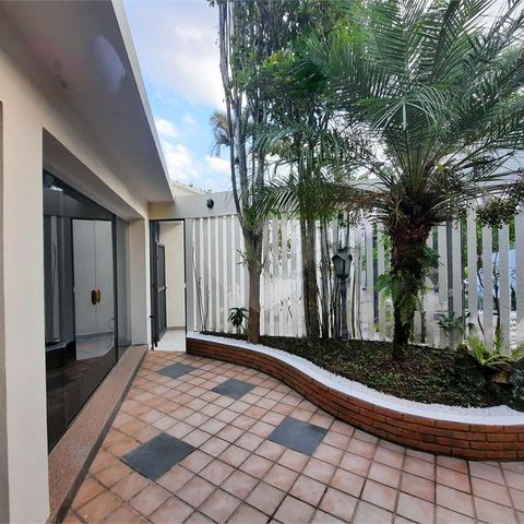 Casa à venda com 220m², 3 quartos e 3 vagas