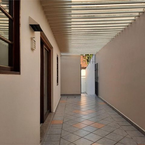 Casa à venda com 220m², 3 quartos e 3 vagas