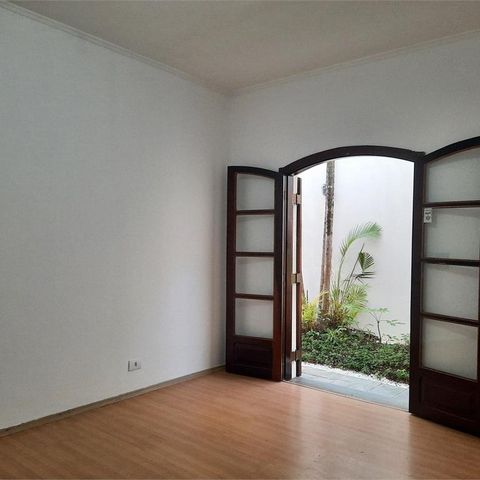 Casa à venda com 220m², 3 quartos e 3 vagas