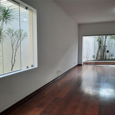 Casa à venda com 220m², 3 quartos e 3 vagas