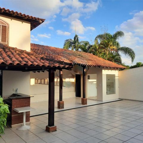 Casa à venda com 220m², 3 quartos e 3 vagas