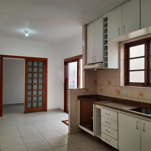 Casa à venda com 220m², 3 quartos e 3 vagas
