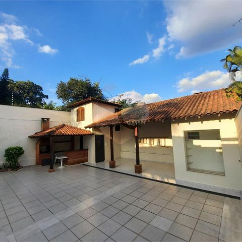 Casa à venda com 220m², 3 quartos e 3 vagas