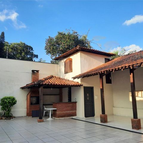 Casa à venda com 220m², 3 quartos e 3 vagas