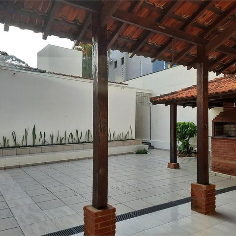 Casa à venda com 220m², 3 quartos e 3 vagas