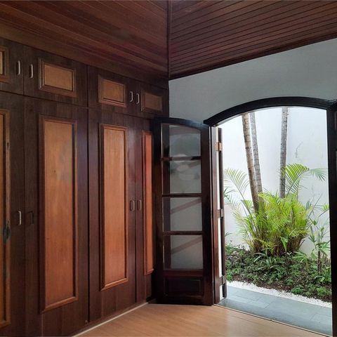 Casa à venda com 220m², 3 quartos e 3 vagas