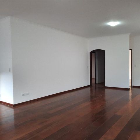 Casa à venda com 220m², 3 quartos e 3 vagas