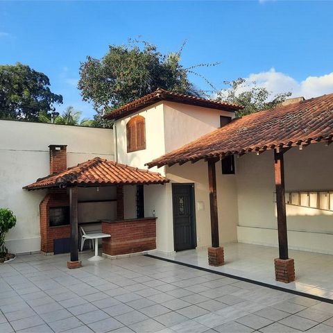 Casa à venda com 220m², 3 quartos e 3 vagas