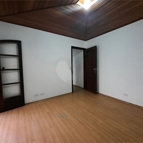 Casa à venda com 220m², 3 quartos e 3 vagas