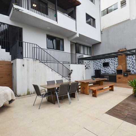 Casa à venda com 420m², 6 quartos e 2 vagas Casa à venda com 420m², 6 quartos e 2 vagasÁrea Externa