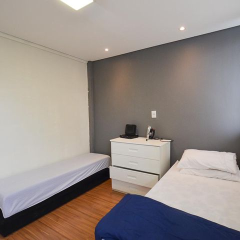 Casa à venda com 420m², 6 quartos e 2 vagas Casa à venda com 420m², 6 quartos e 2 vagasQuarto 4
